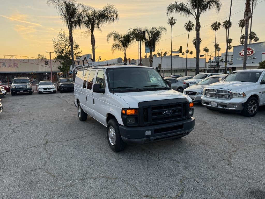 2010 Ford E250 Cargo — photo 1