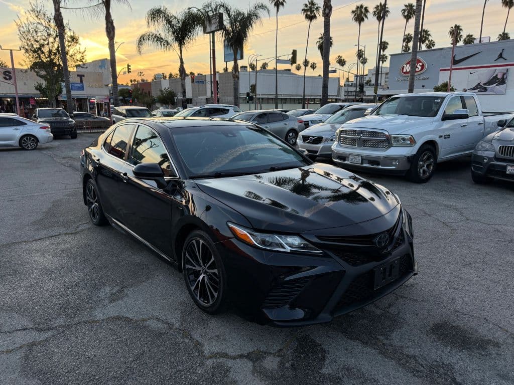 2020 Toyota Camry — photo 1
