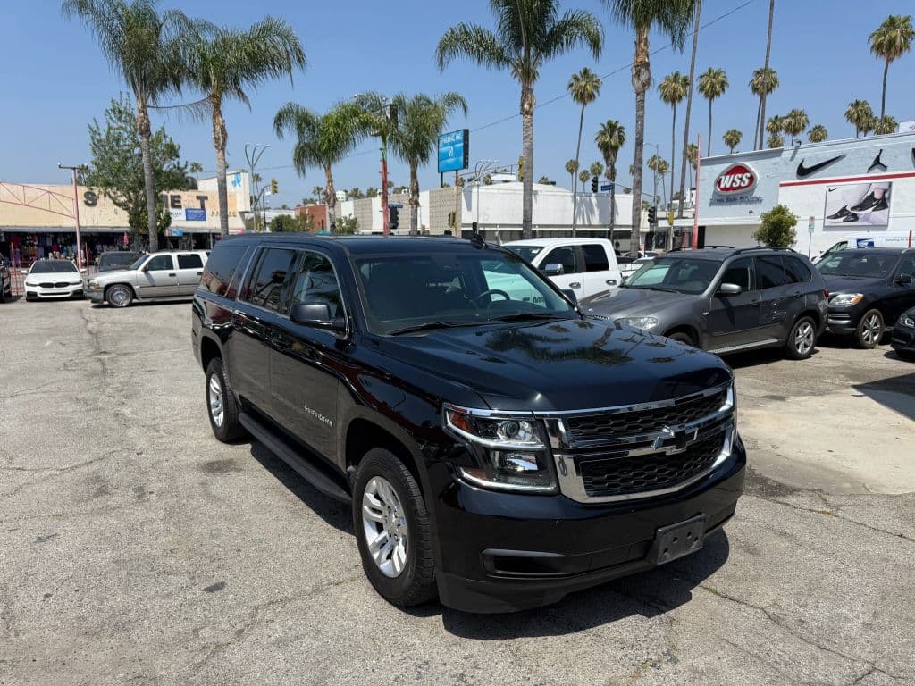 2019 Chevrolet Suburban — photo 1